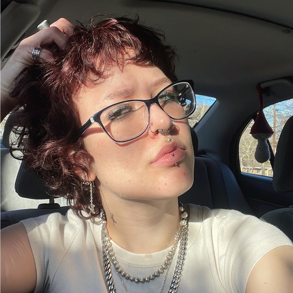 Meet your Posher, Eva - Picture 1 of 1